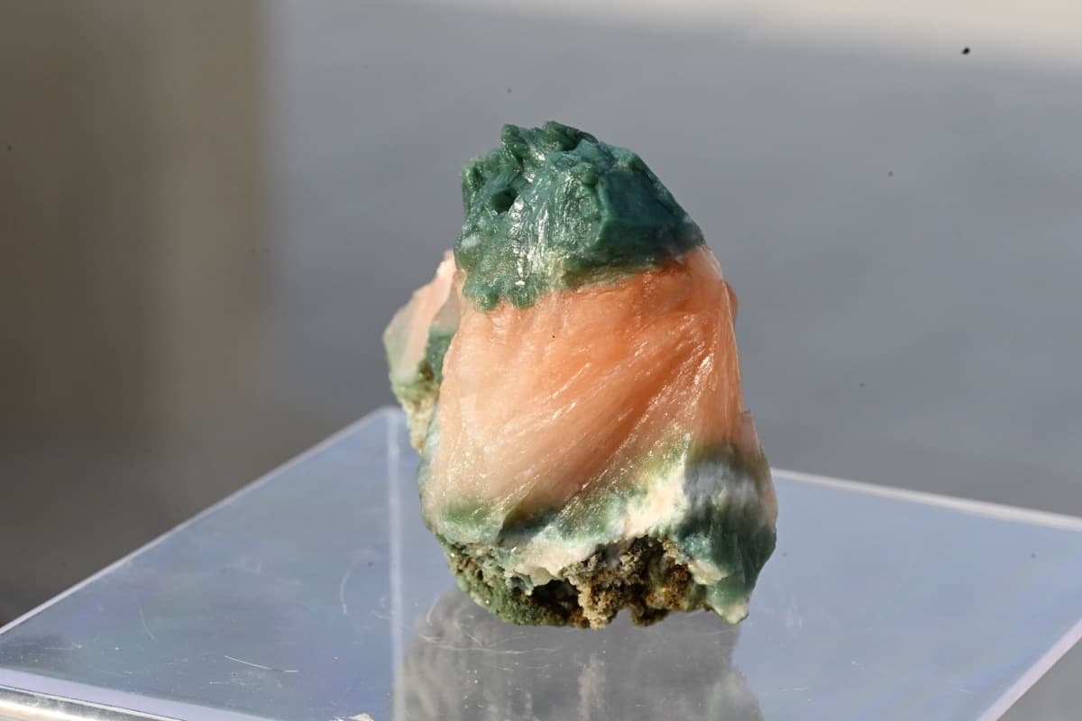 Stilbite and Celadonite on Basalt Matrix — view 12