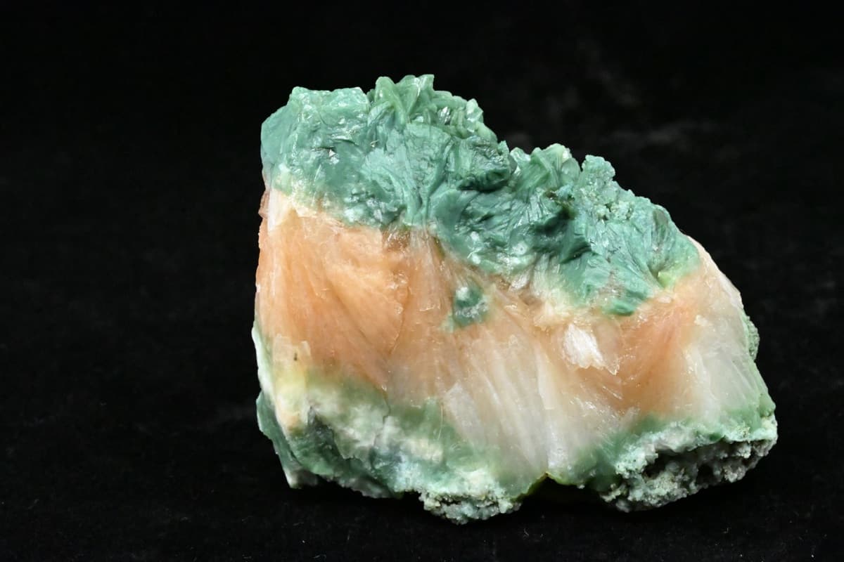 Stilbite and Celadonite on Basalt Matrix — view 11