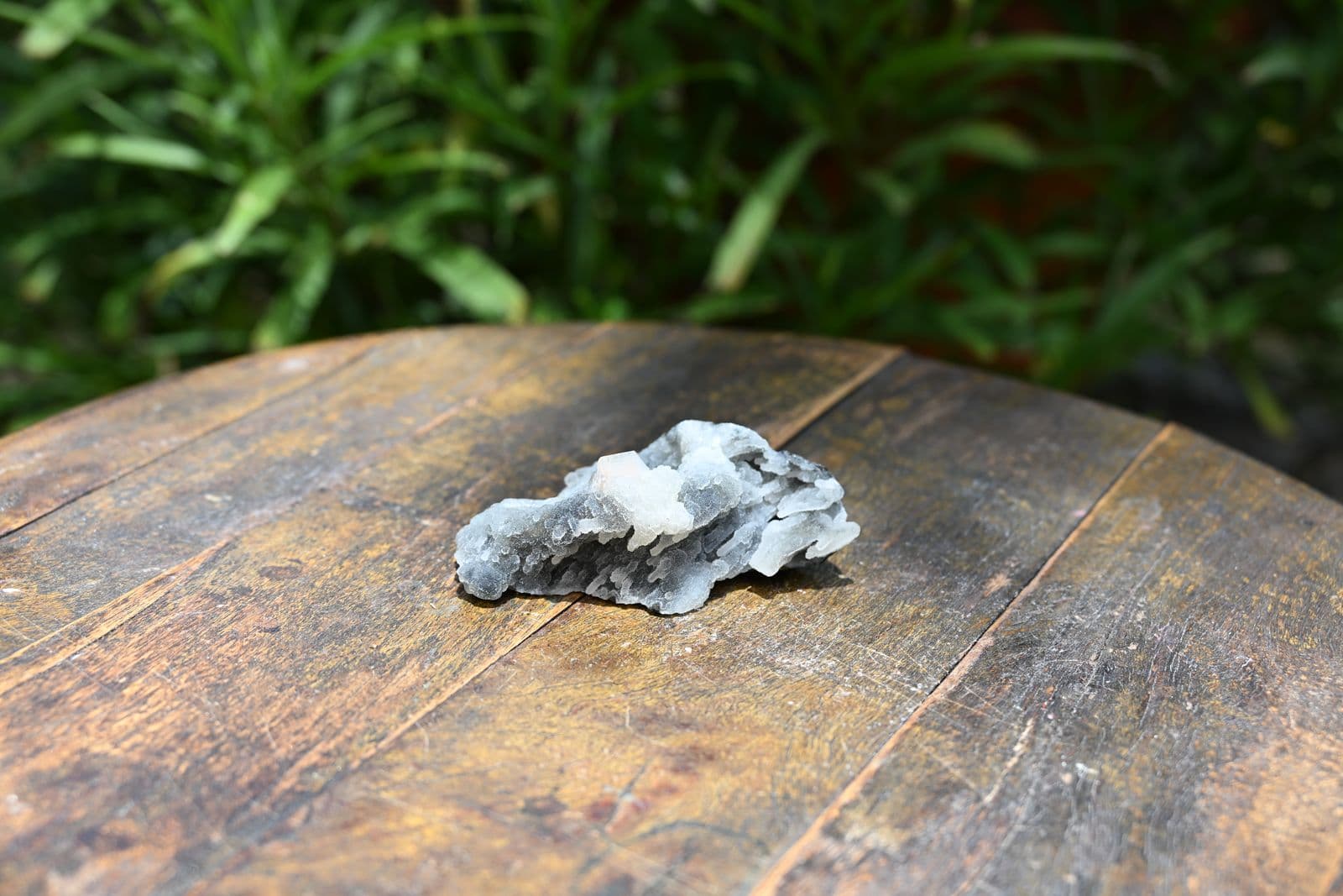 Chalcedony on Celadonite-Coated Basalt — view 3